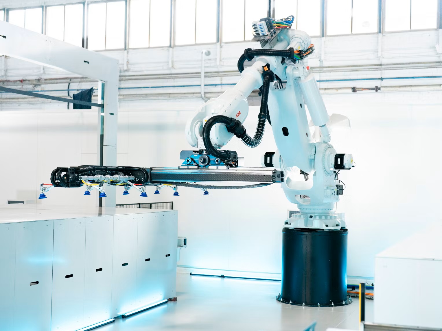 Robotlu pres besleme